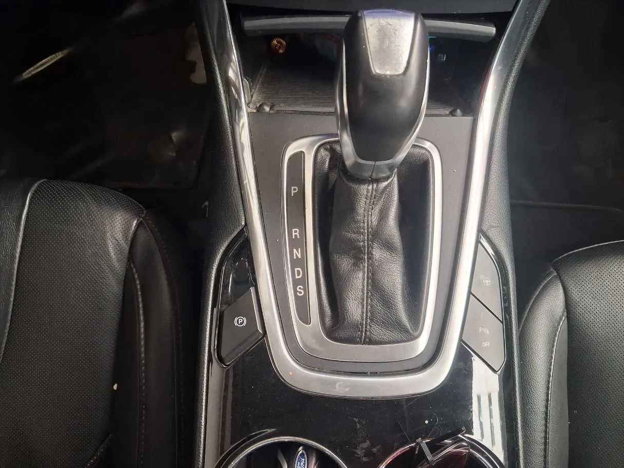 Car image 15
