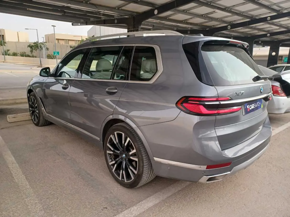 Car image 7