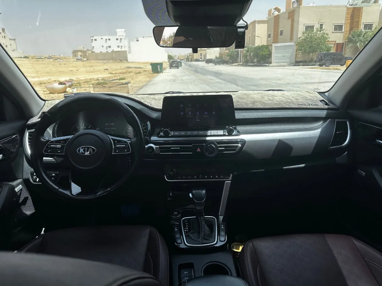 Car image 17
