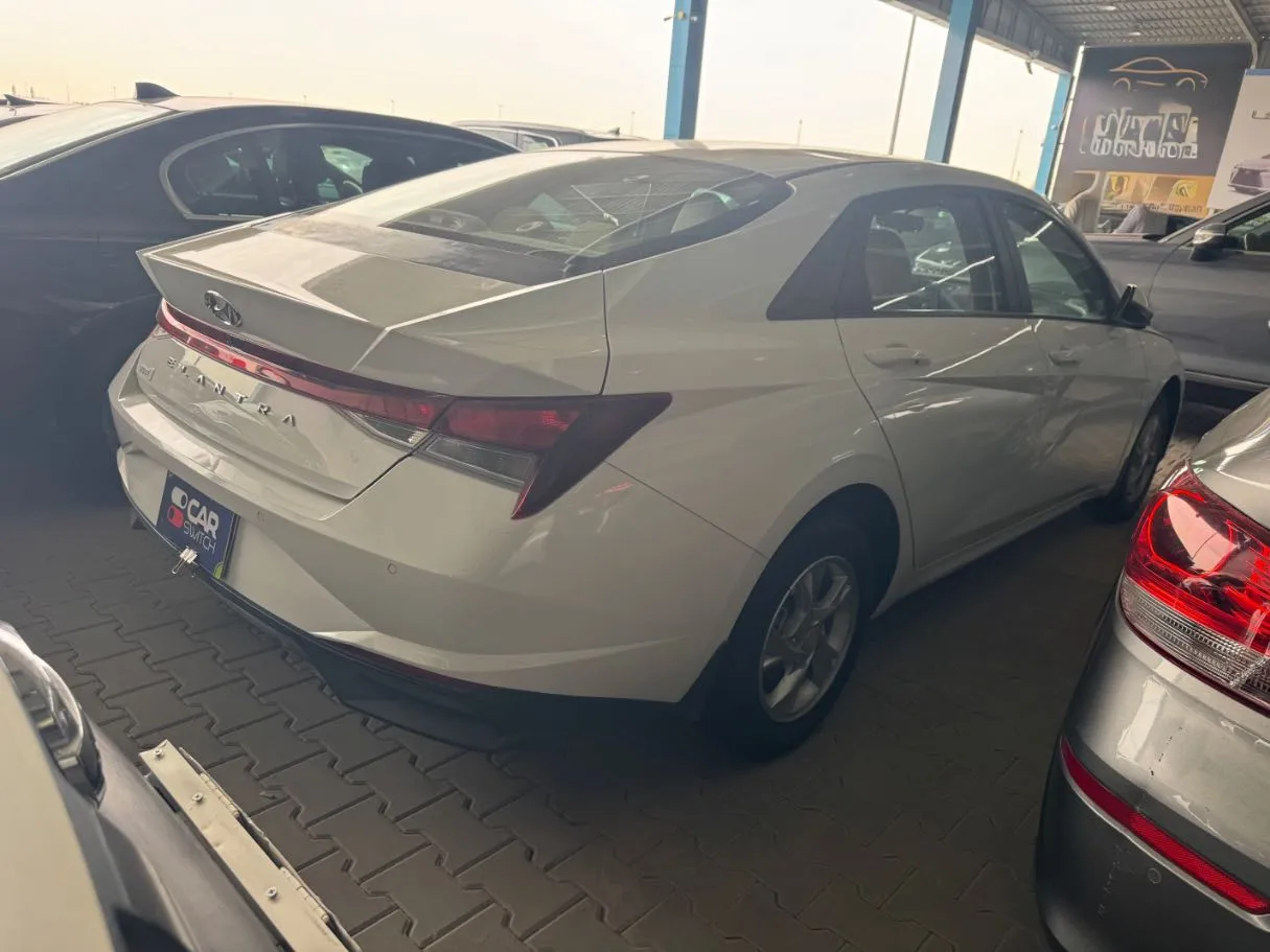 Car image 4