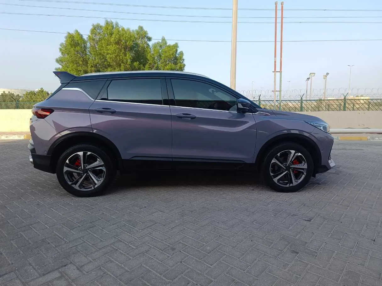 Car image 4
