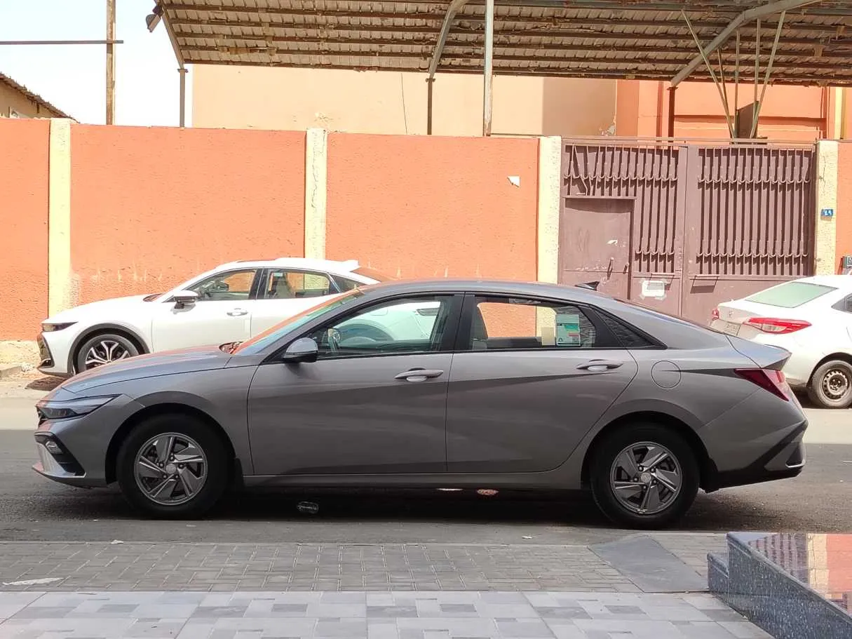 Car image 8