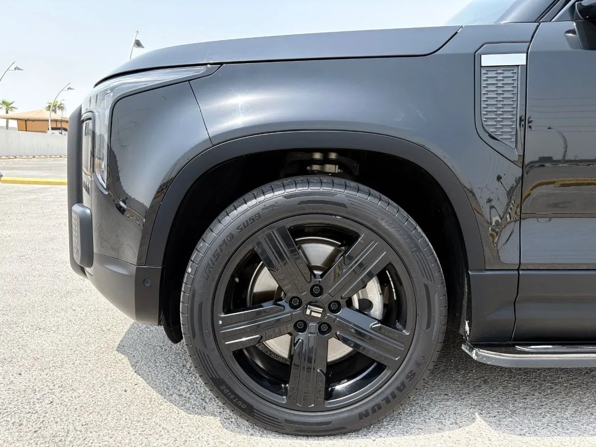 Car image 9