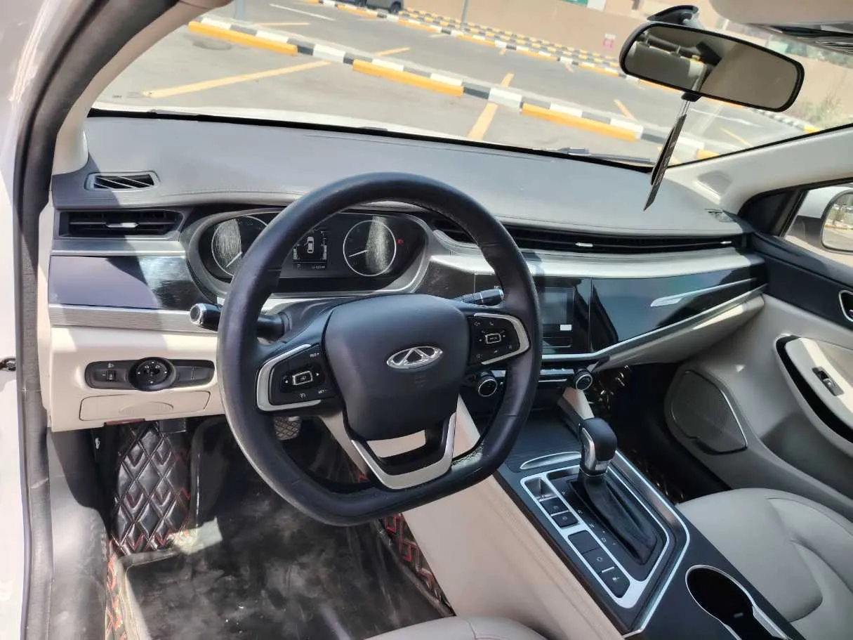 Car image 11