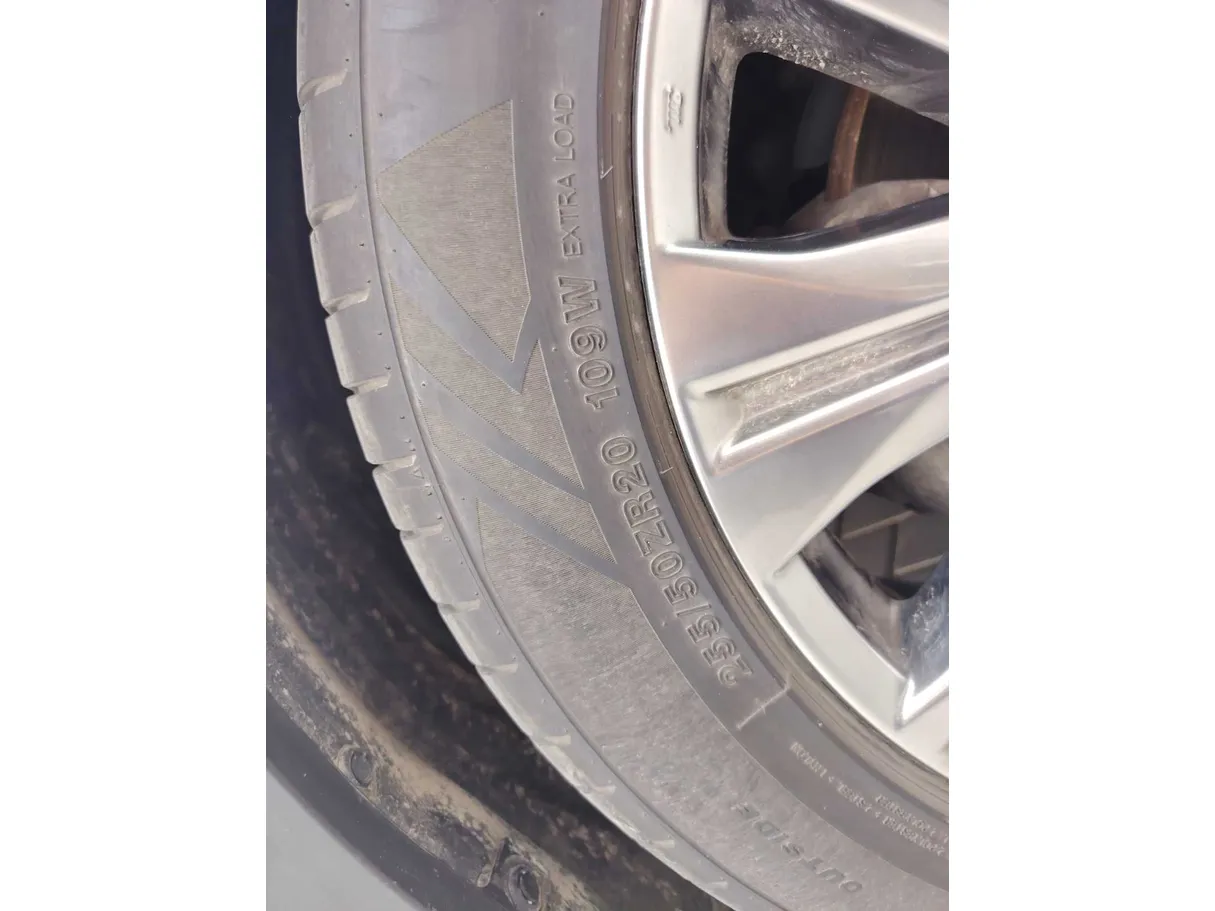 Car image 32