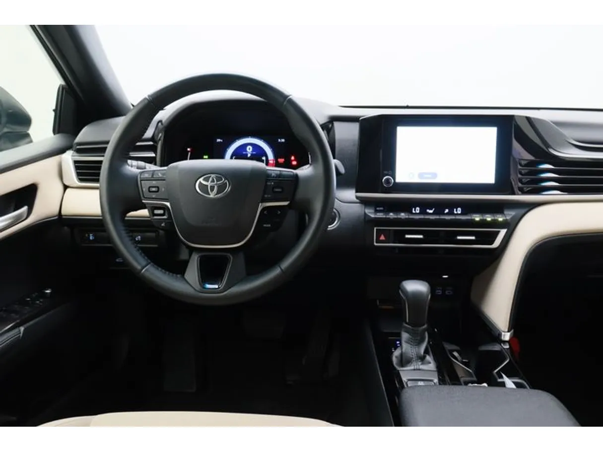 Car image 15