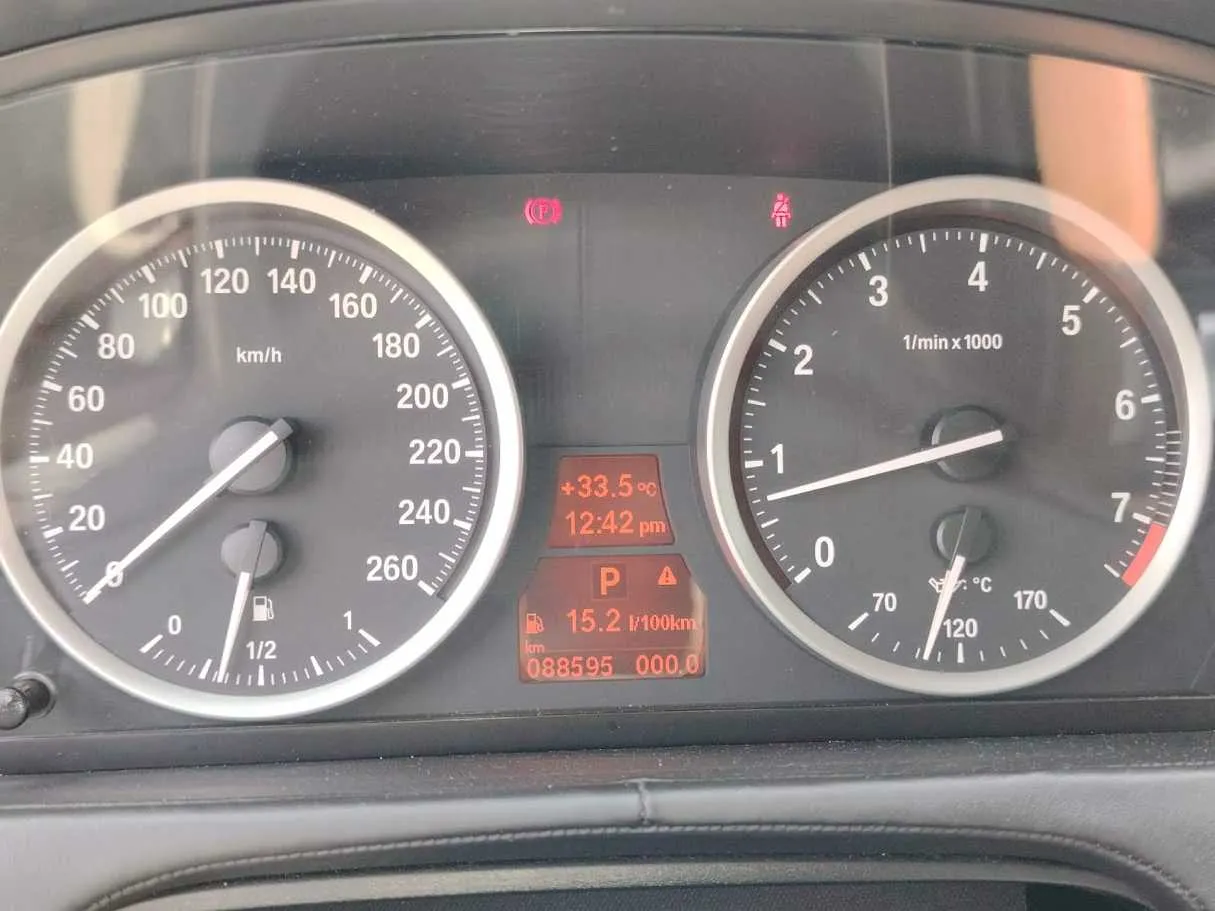 Car image 27