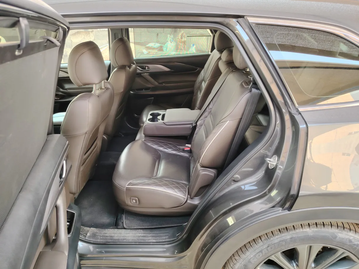 Car image 16
