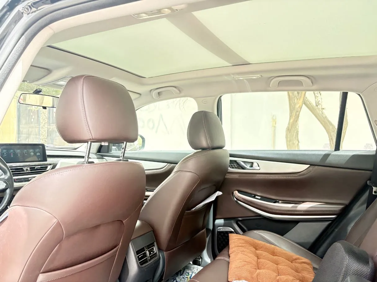 Car image 18