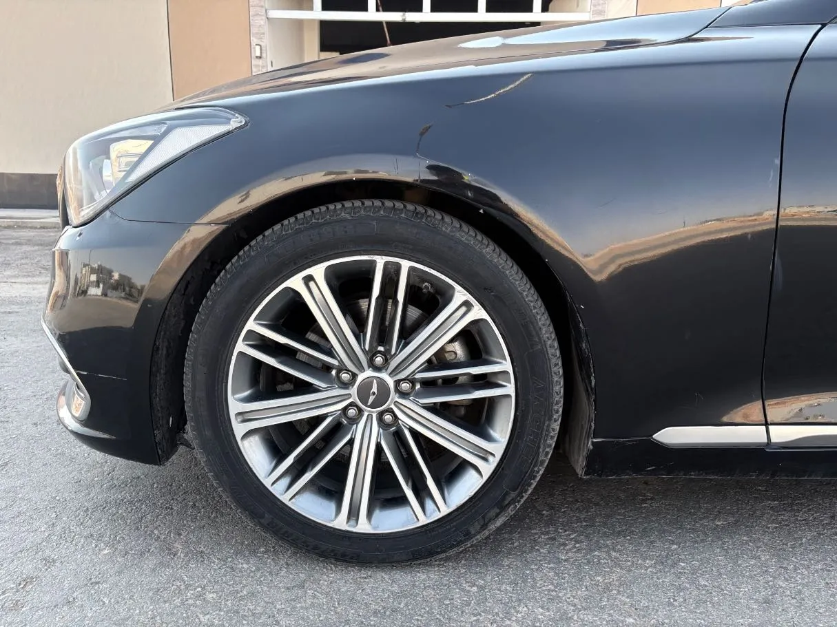 Car image 9