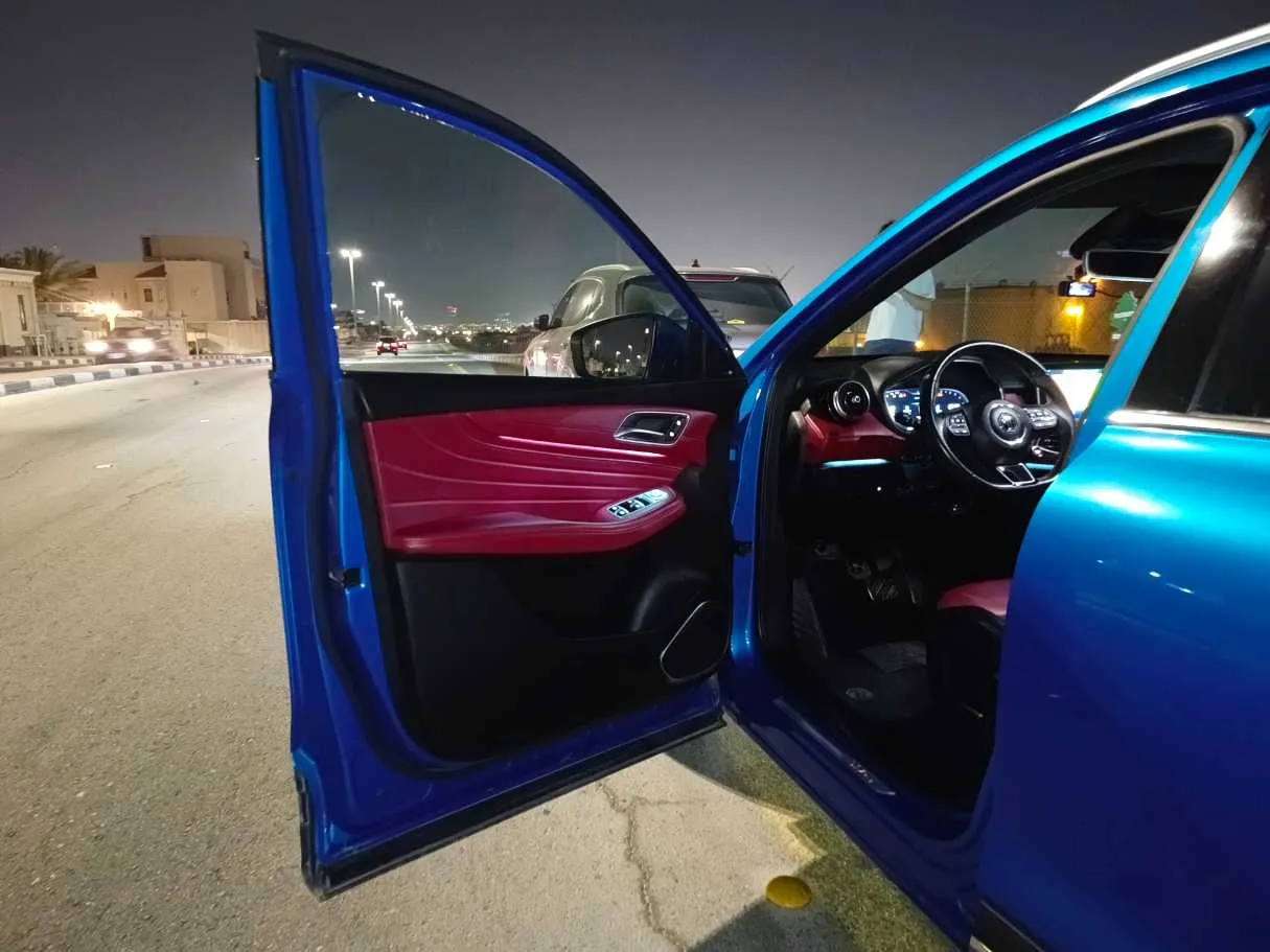 Car image 19