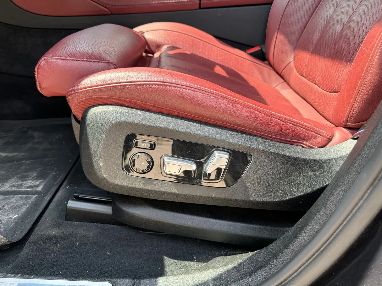 Car image 24