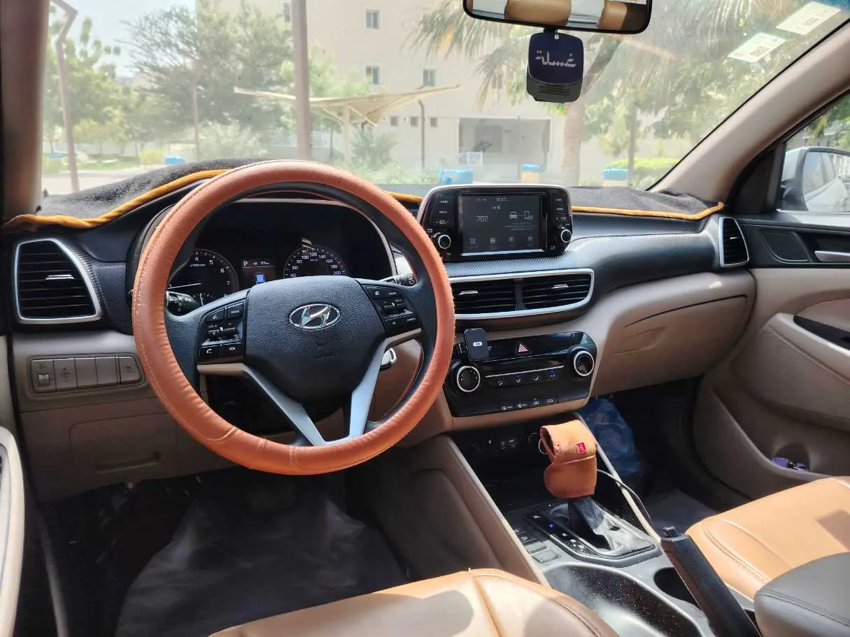 Car image 30
