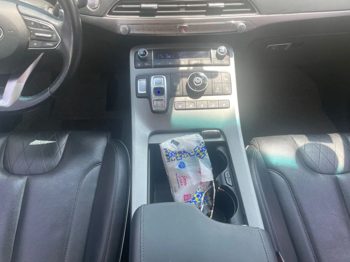 Car image 18