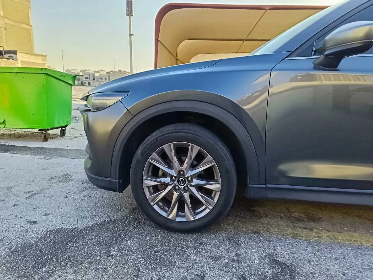 Car image 9