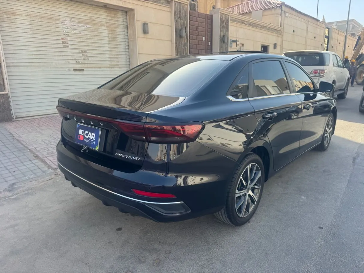 Car image 5