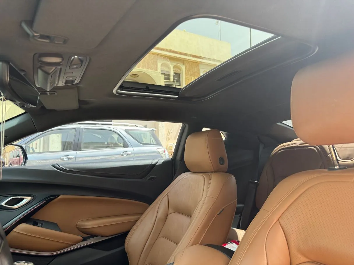 Car image 13