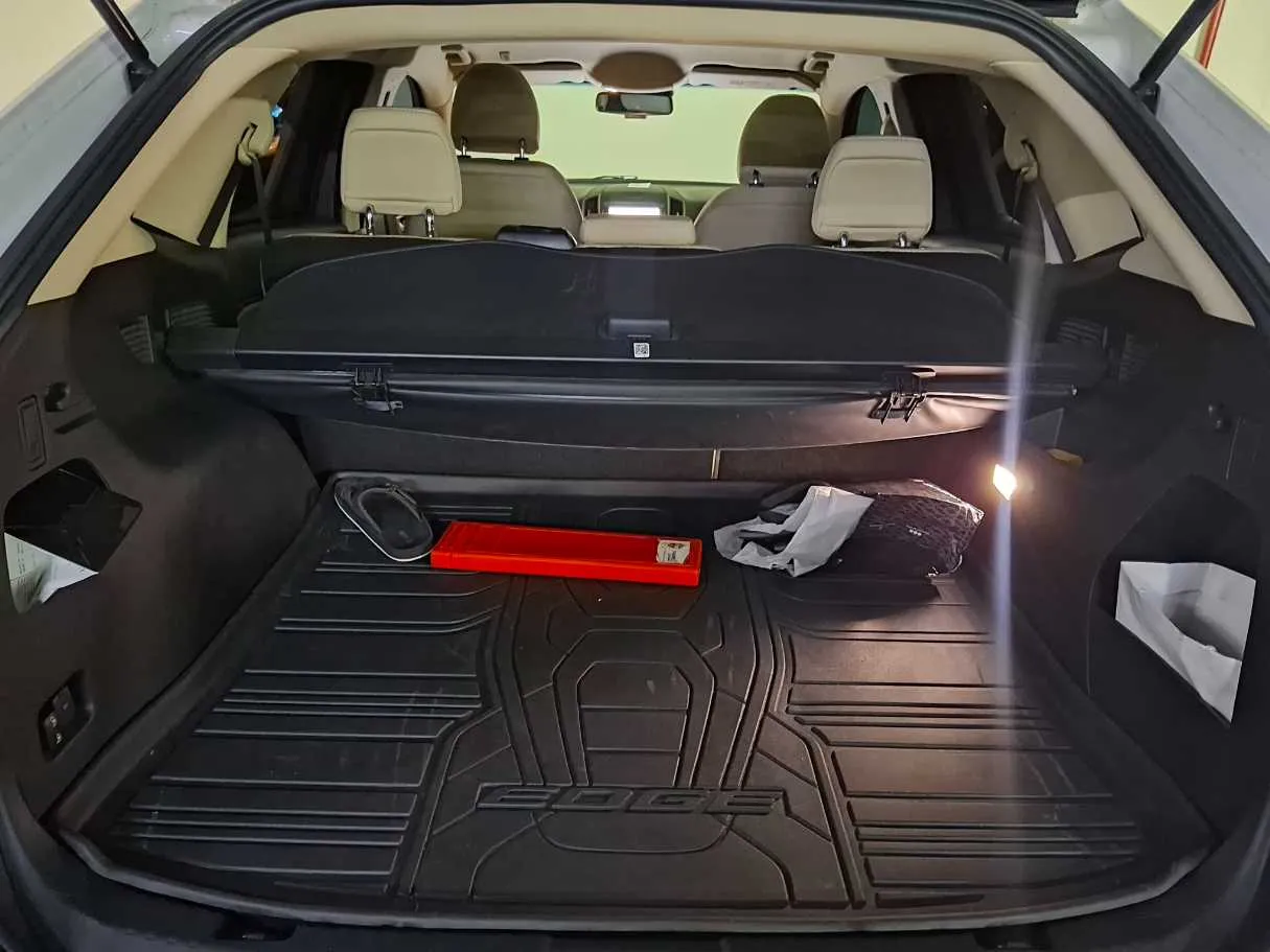 Car image 19