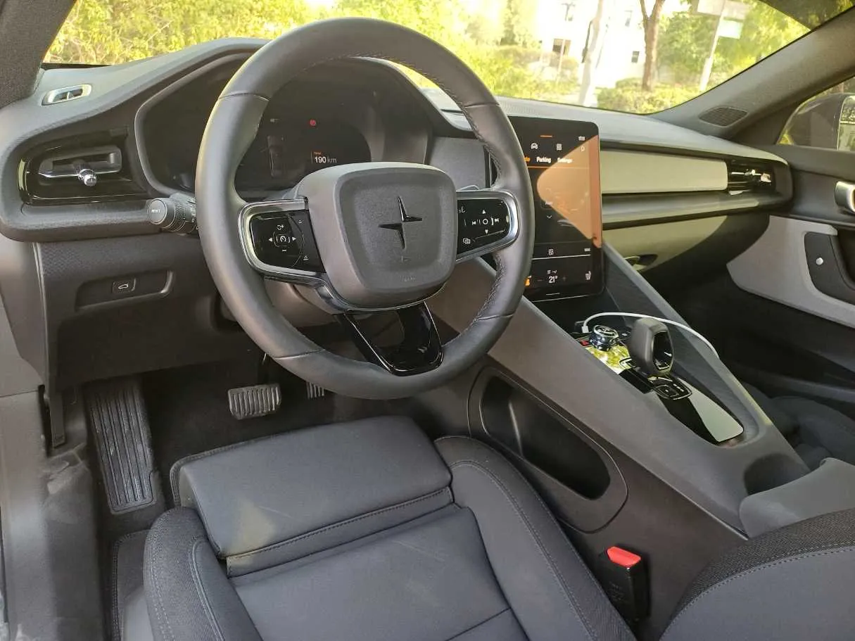 Car image 11