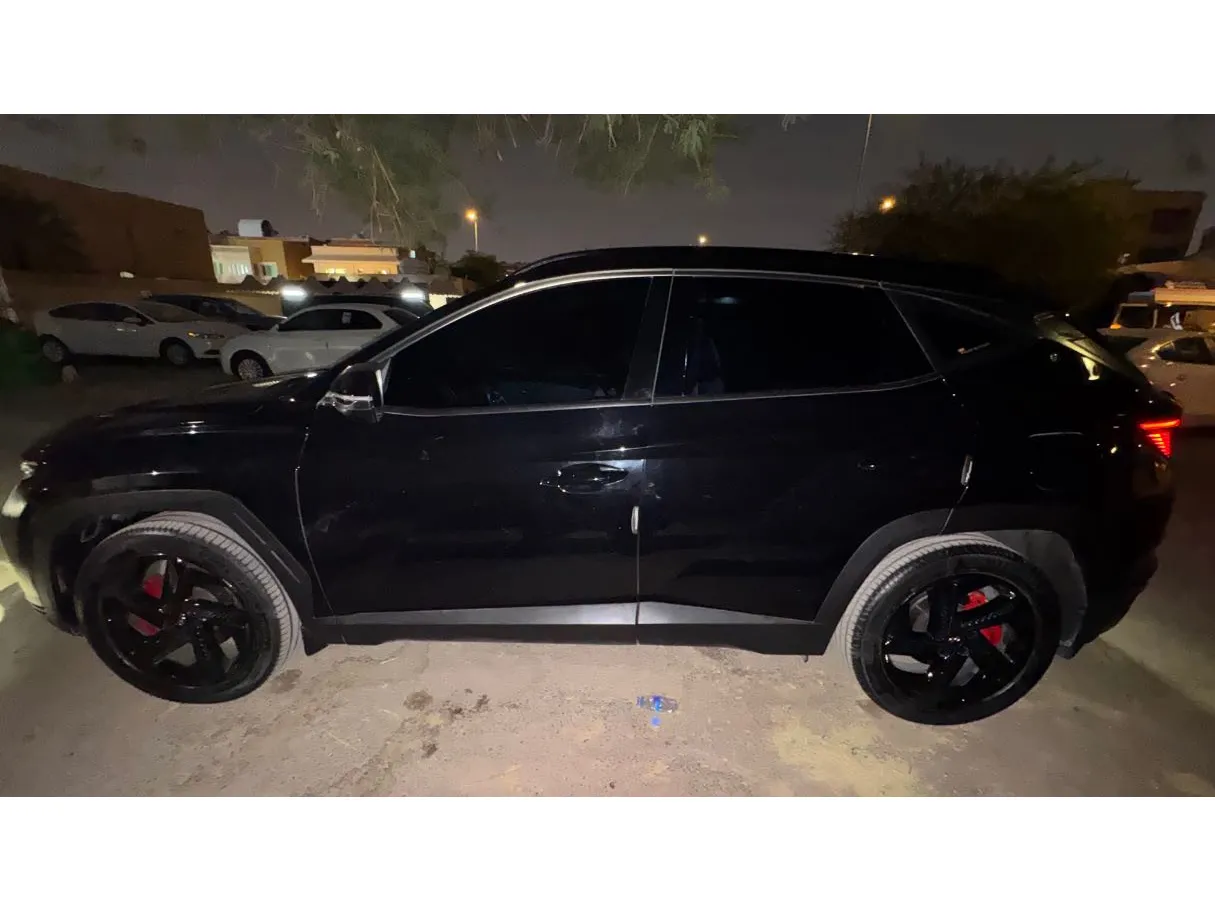 Car image 9