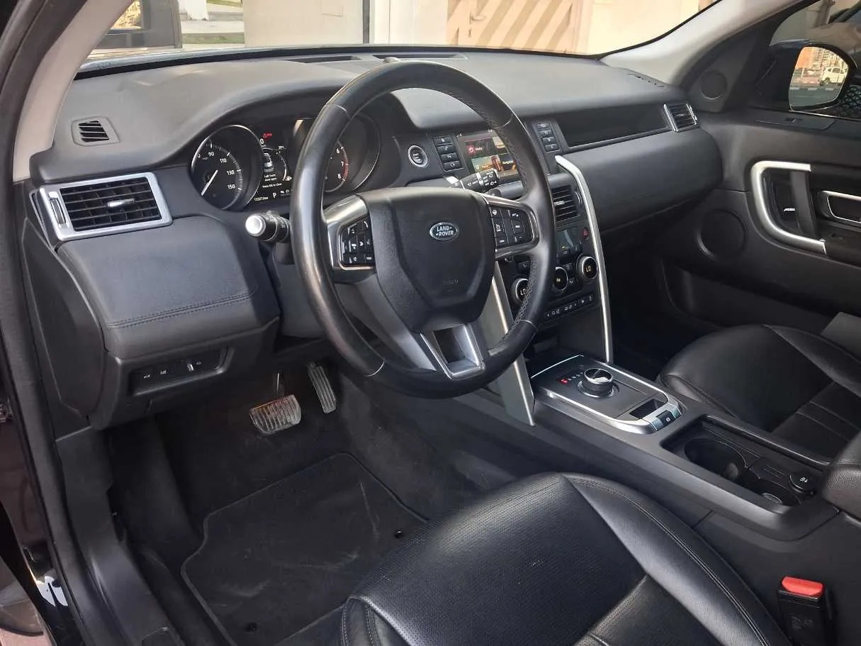 Car image 11