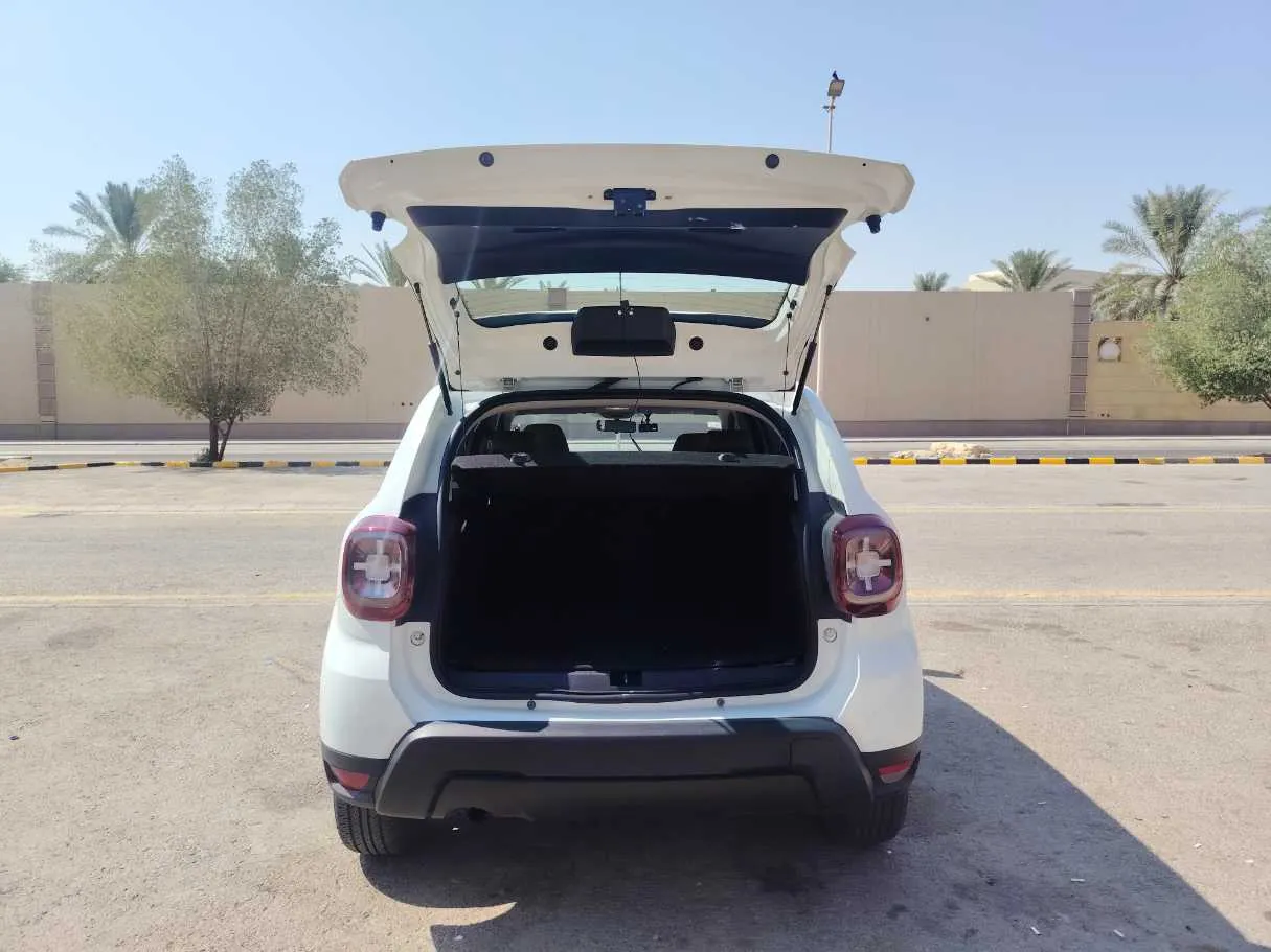 Car image 25