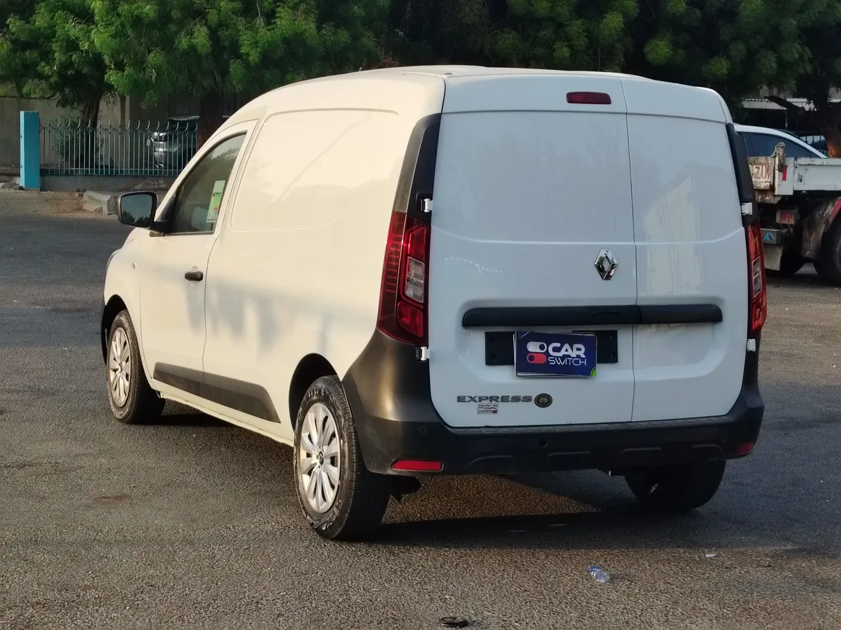 Car image 7