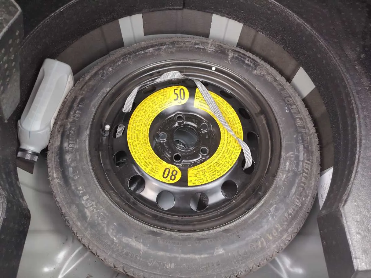 Car image 30
