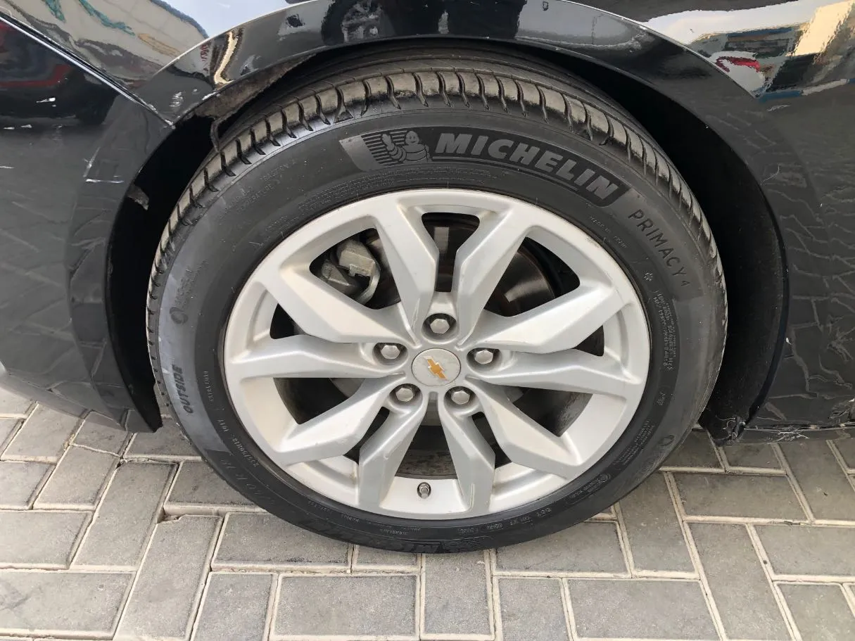 Car image 10