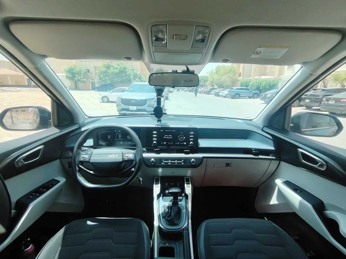 Car image 18