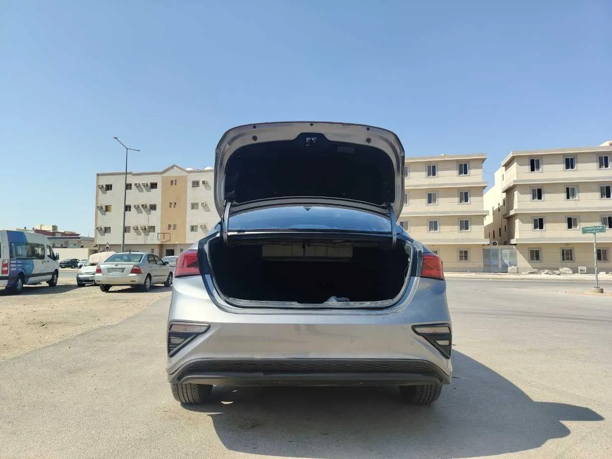 Car image 25