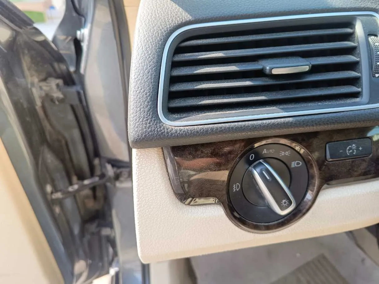 Car image 32