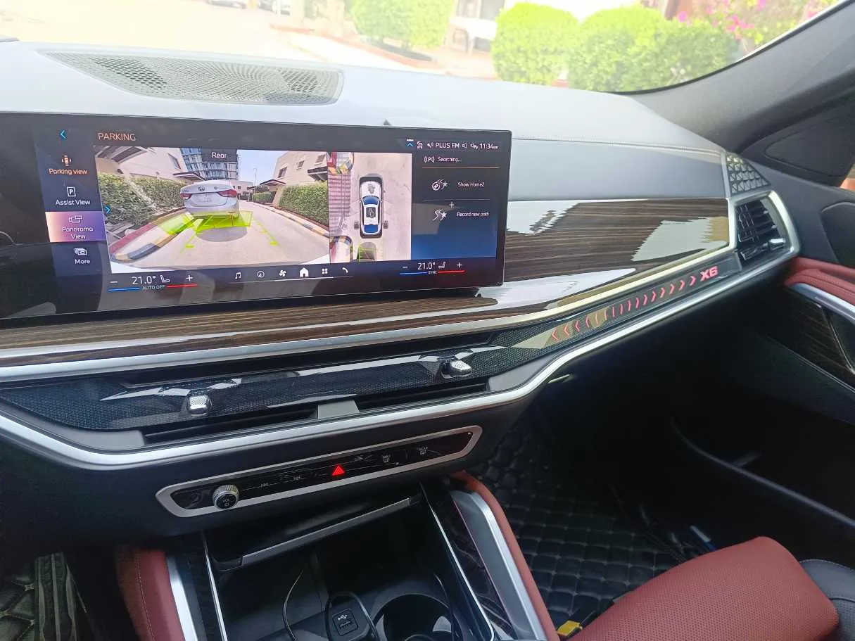 Car image 25