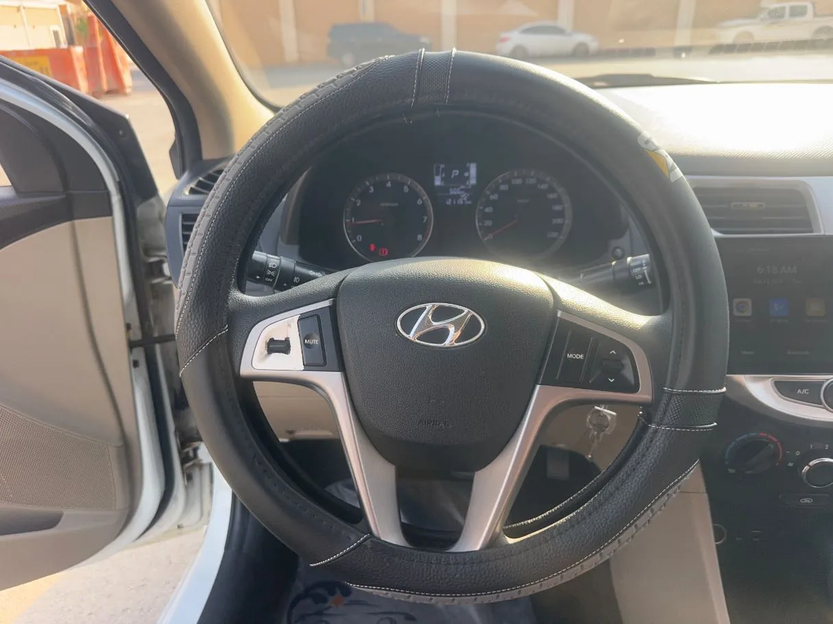 Car image 17