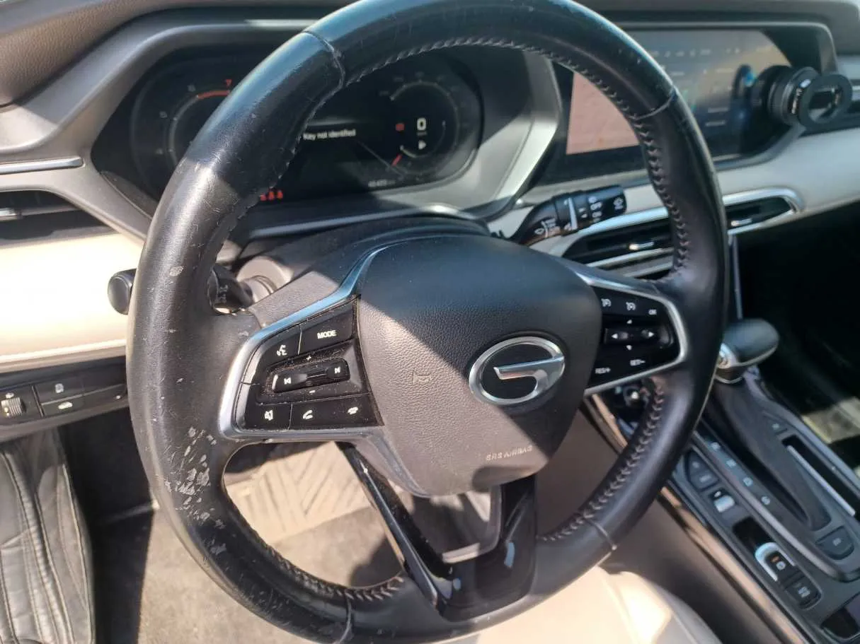 Car image 19