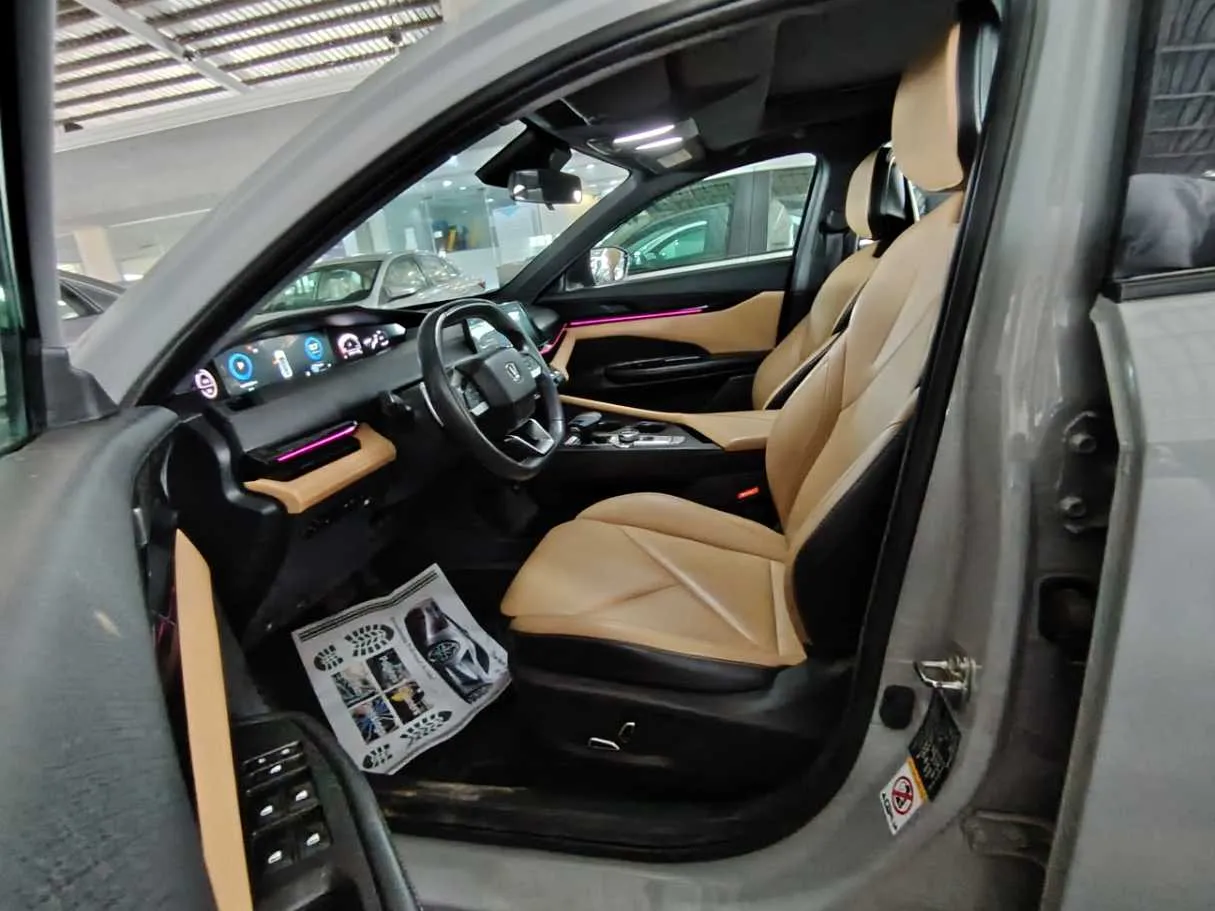 Car image 14