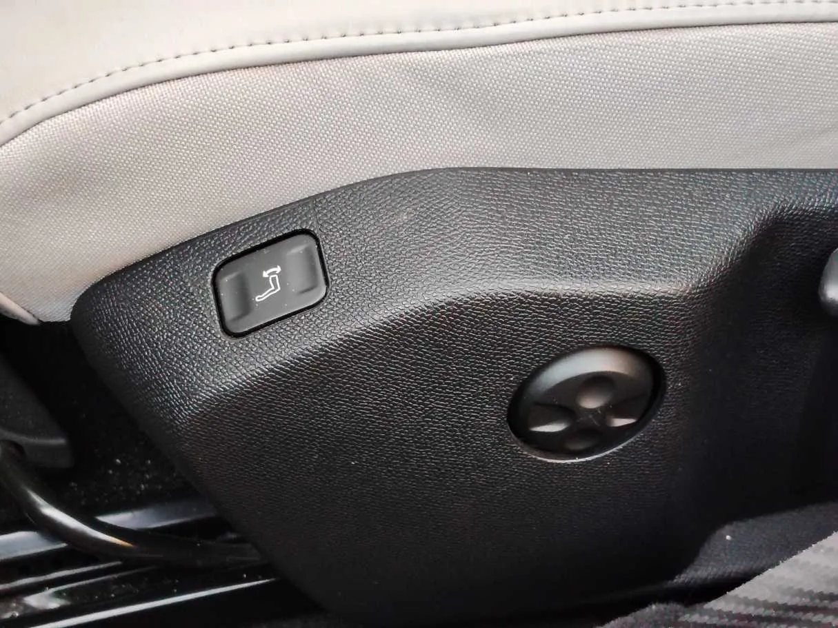 Car image 29