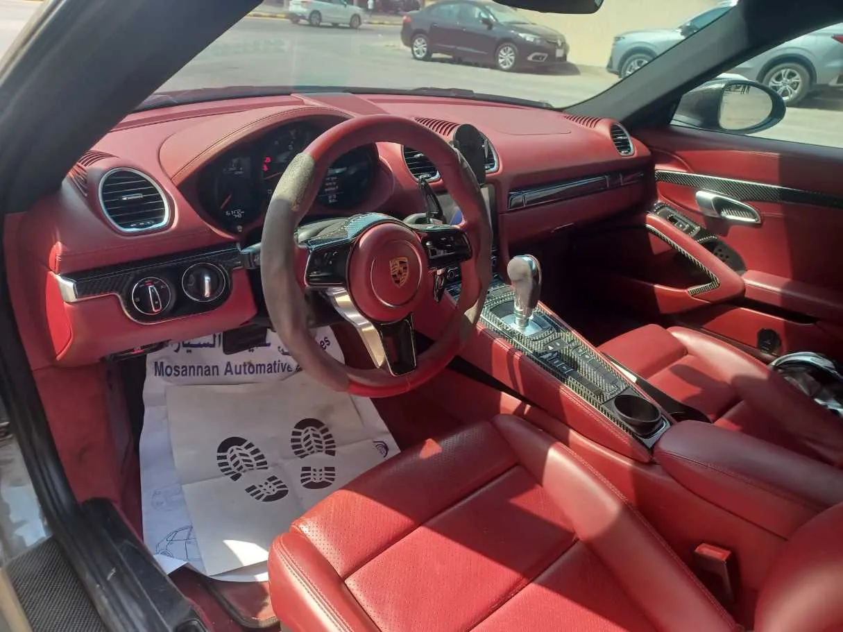 Car image 11