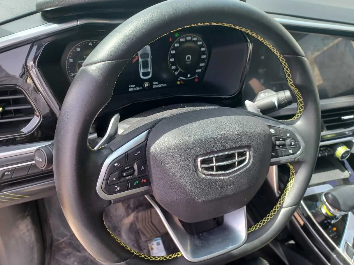 Car image 19
