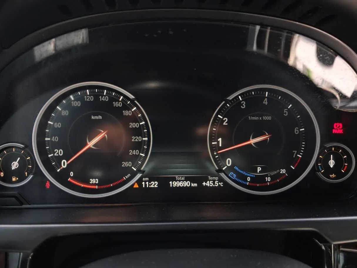 Car image 17
