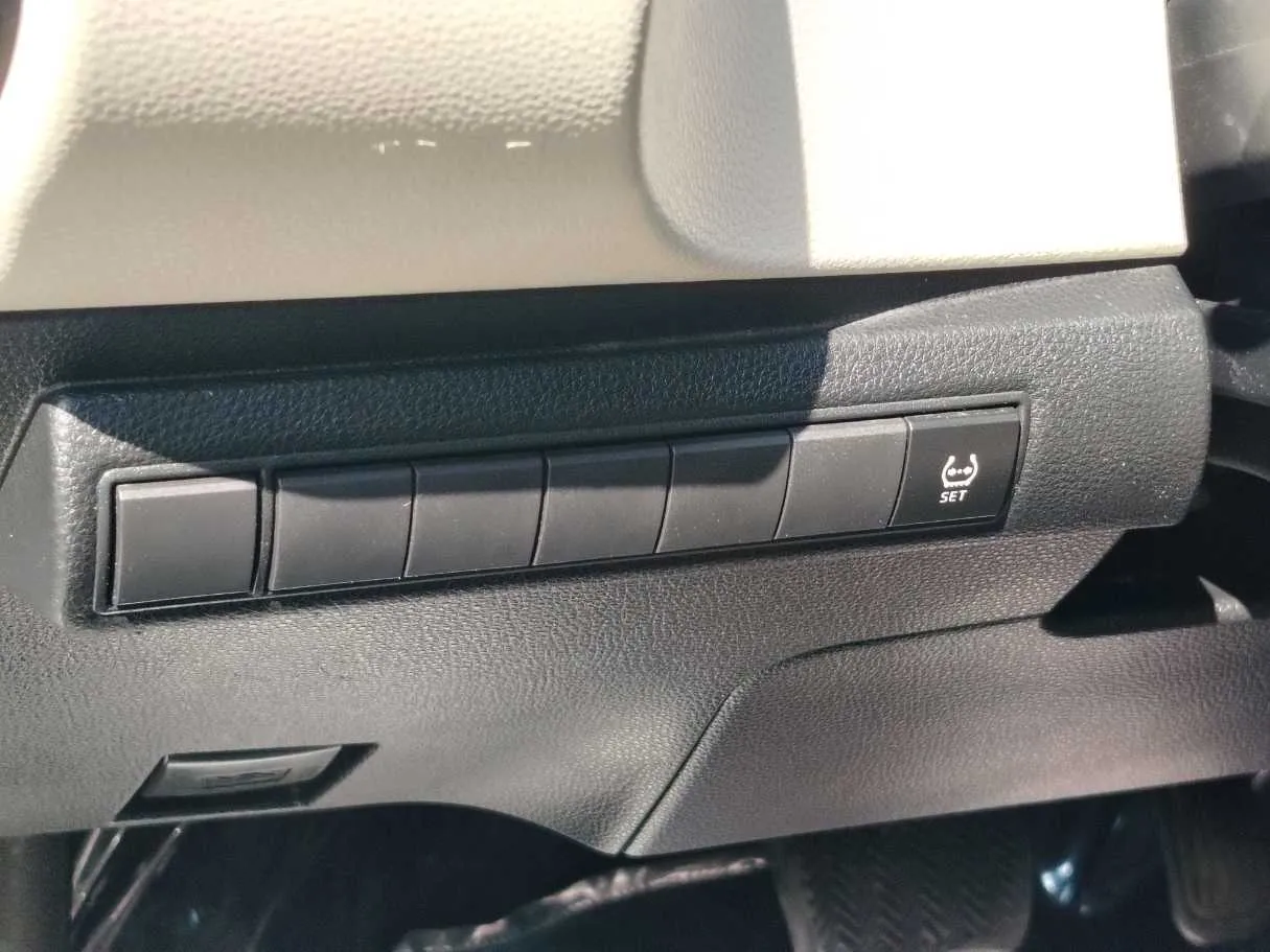 Car image 27