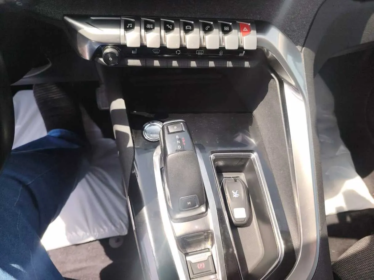 Car image 28