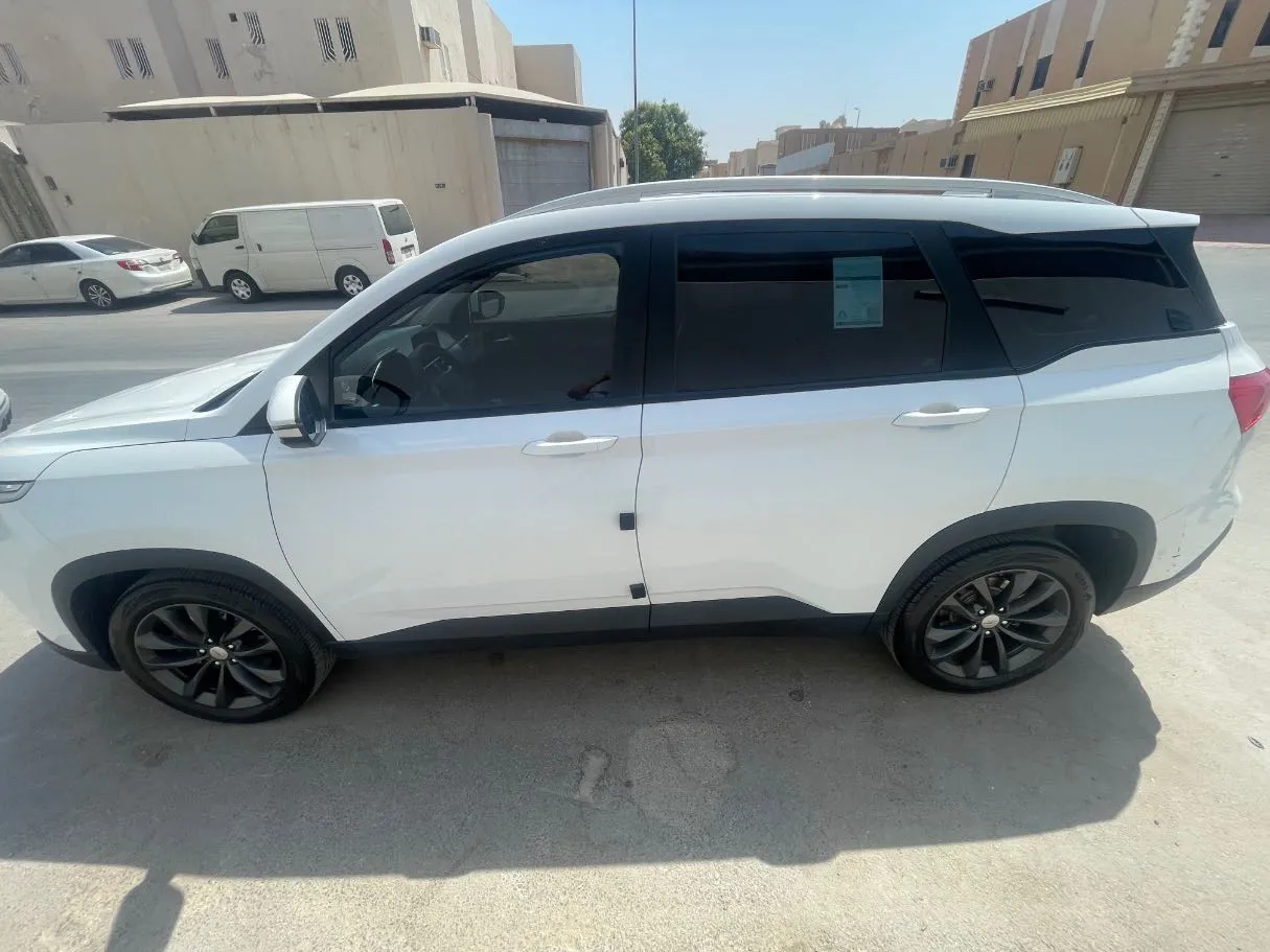 Car image 8