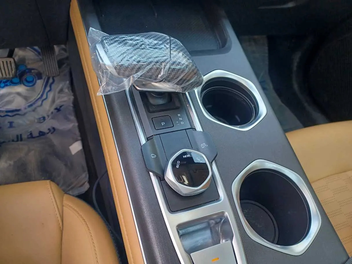 Car image 18