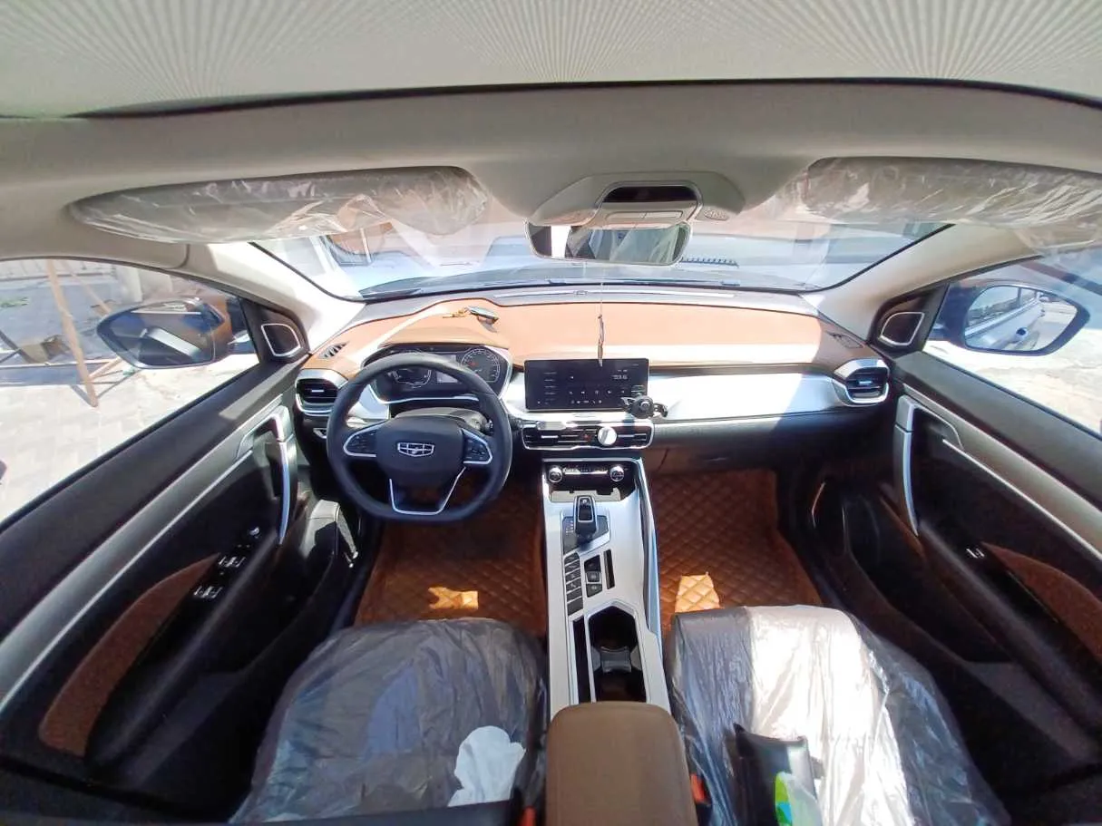 Car image 12