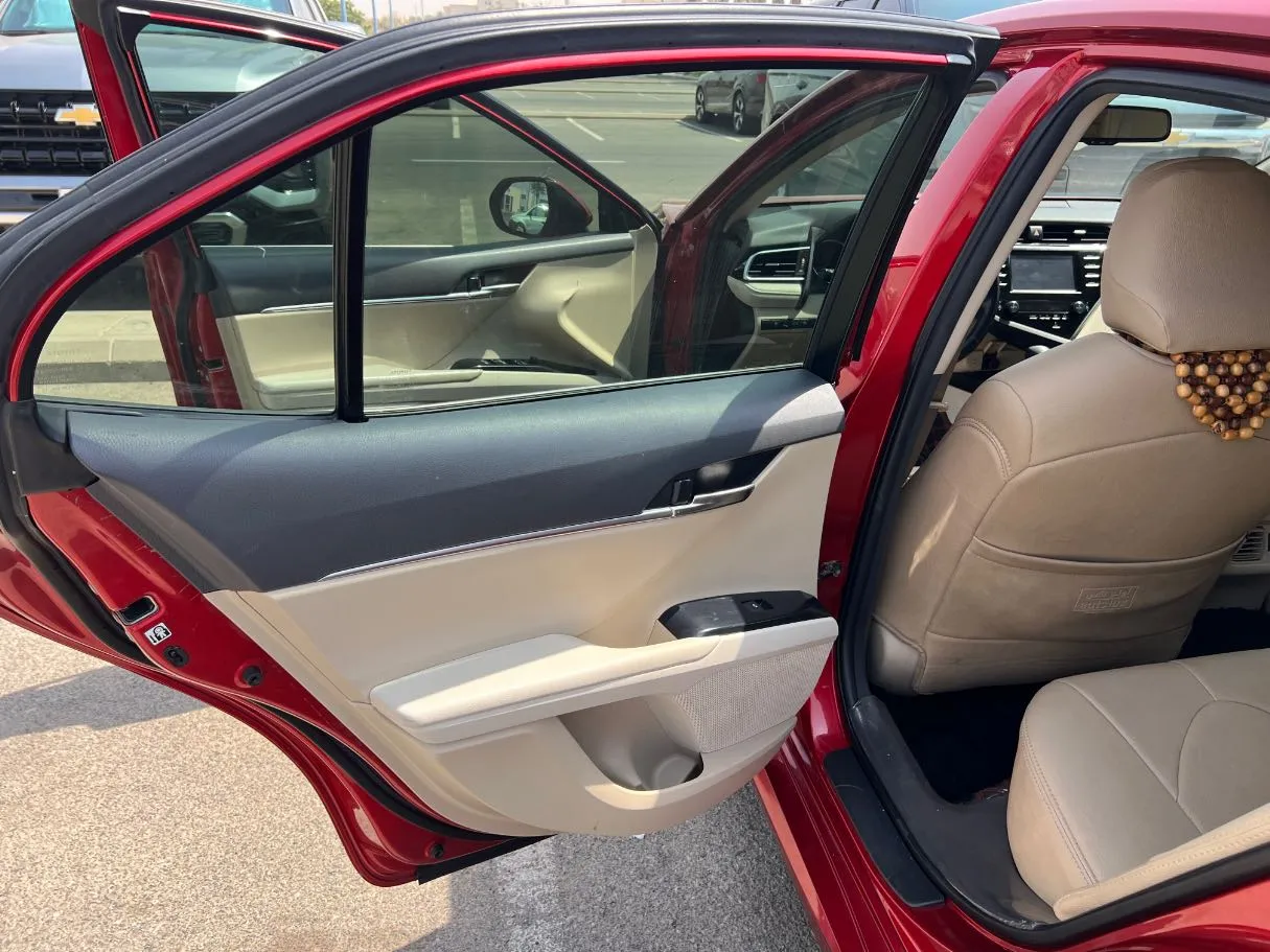Car image 13