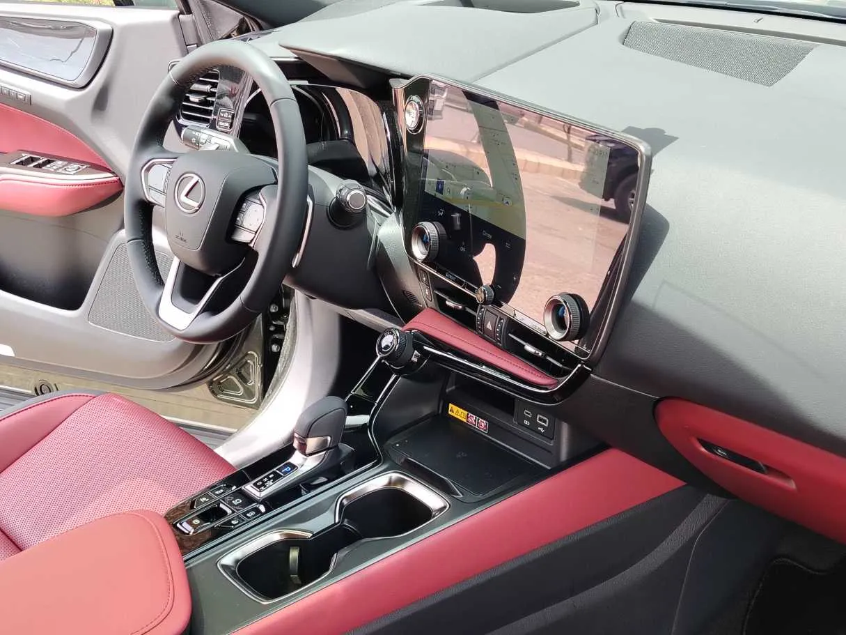 Car image 13