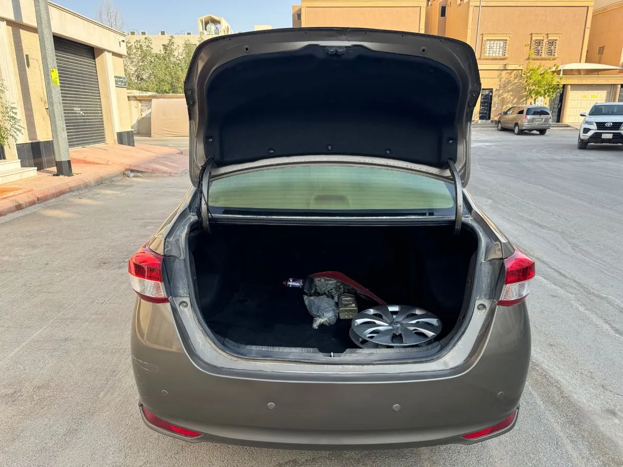 Car image 20