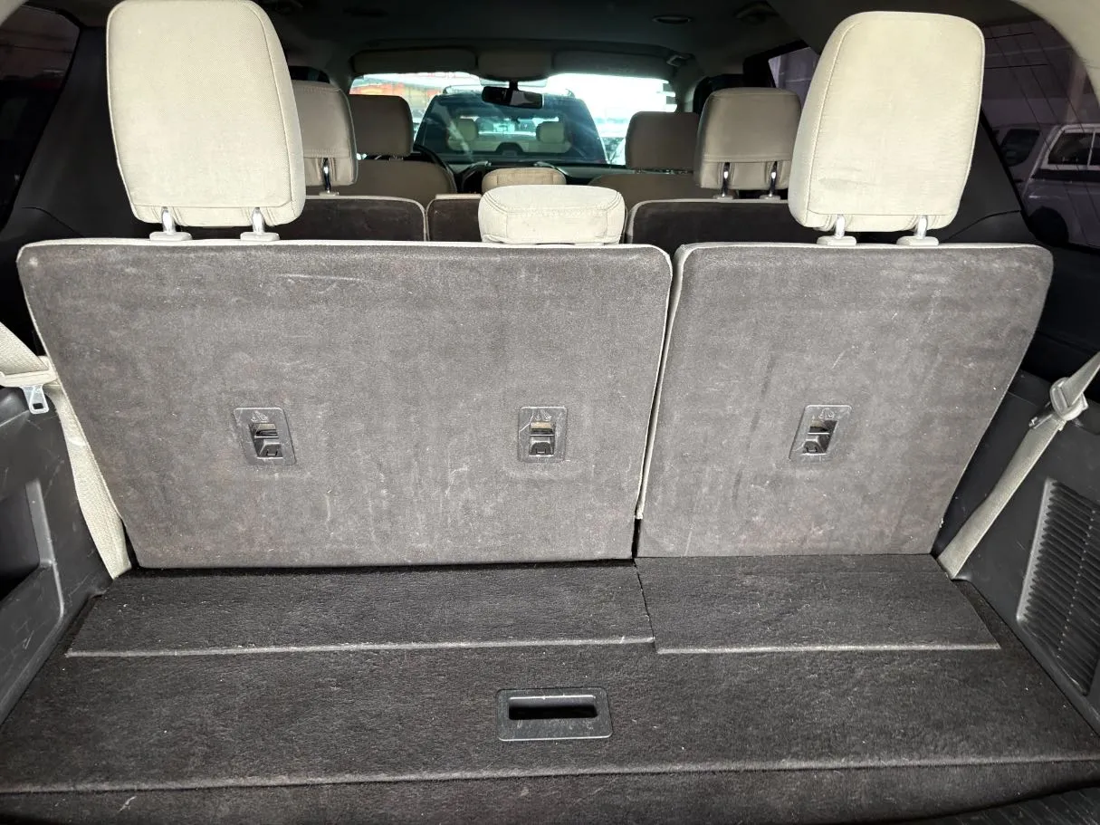 Car image 24