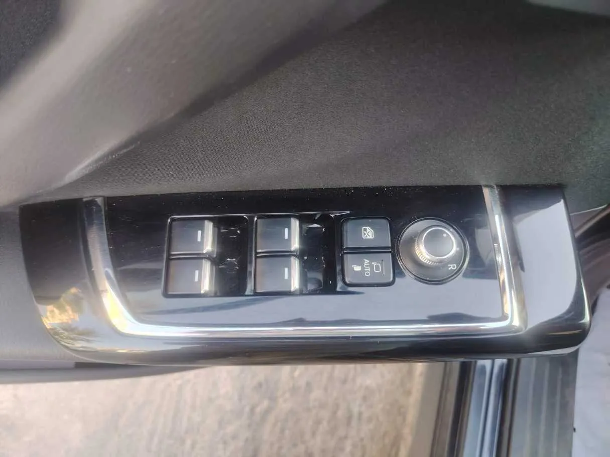Car image 36